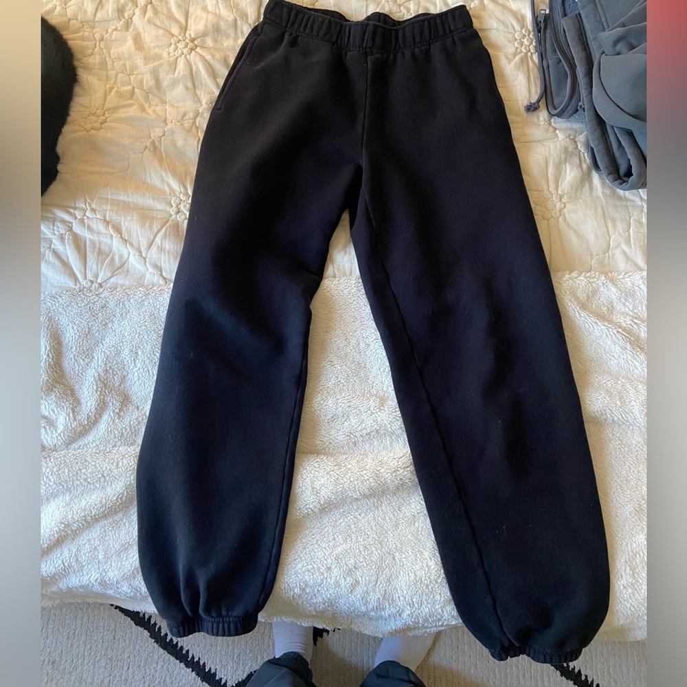 Aritzia TNA Cozy AF Fleece Sweatpants in Black